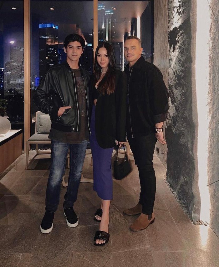 Romantis! Momen Al Ghazali dan Alyssa Daguise Saat Makan Bareng Romantis! Momen Al Ghazali dan Alyssa Daguise Saat Makan Bareng