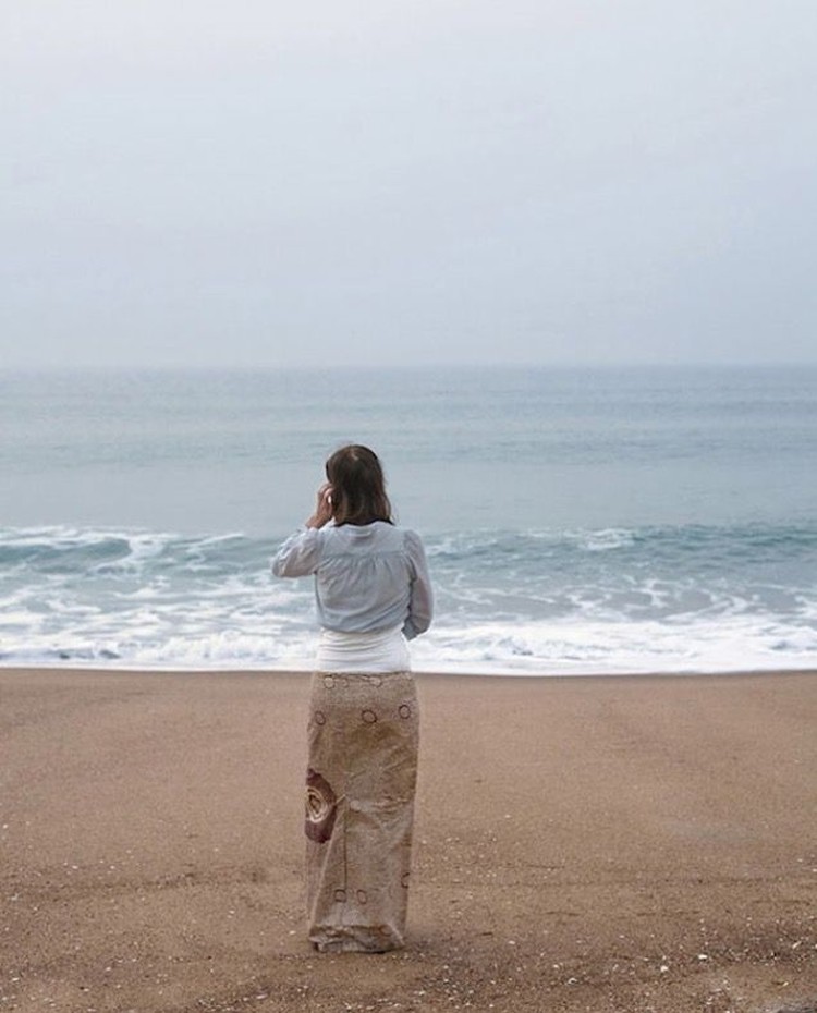 Seperti Editan, Orang-Orang Ini Tanpa Sengaja Menyatu dengan Lingkungan