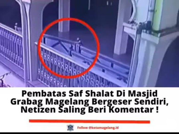 Tangkapan layar pembatas saf masjid di Magelang bergerak sendiri.