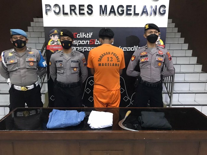 Tersangka pembacokan, DBS, yang diamankan Polres Magelang.