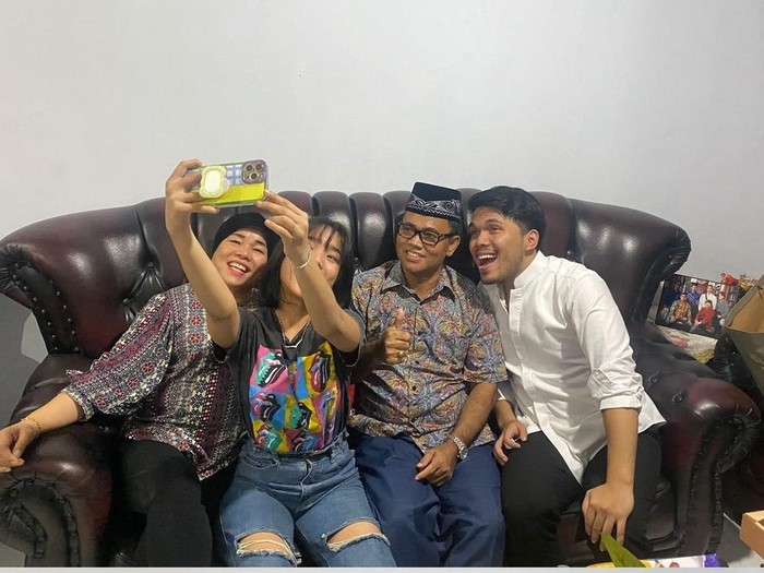 Thariq Halilintar Thariq Halilintar bertemu Faisal, ayah Fuji