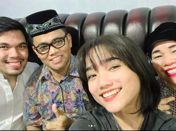 Thariq Halilintar Thariq Halilintar bertemu Faisal, ayah Fuji