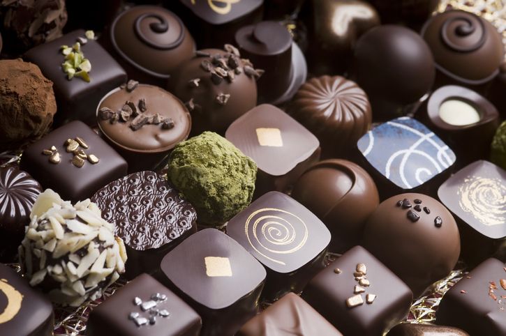 Valentine identik dengan cokelat