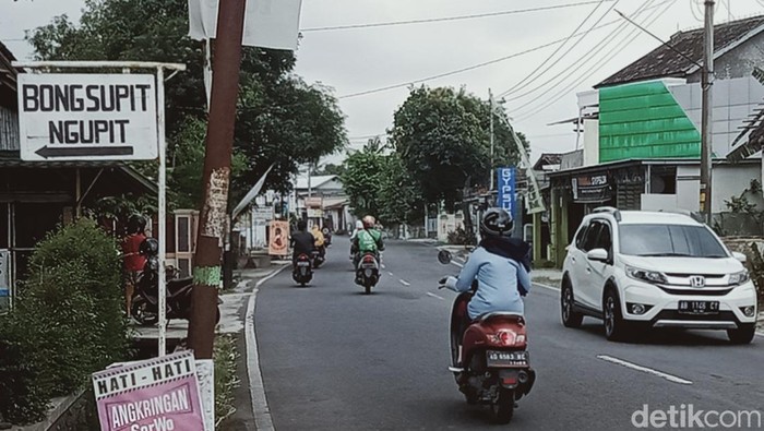Wilayah Ngupit terkenal sebagai pusat supit atau khitan.