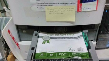 Ya jelas nggak bisa dipakai dong printer-nya. Baru pertama, udah bikin kesel. Foto: MirrorlikeTent via Bored Panda