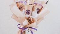 Buket satu ini pas dijadikan hadiah buat pacar kamu yang hobi minum es kopi atau minuman boba. Satu buket ini isinya lima gelas minuman kekinian.  Foto: instagram