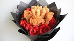 Unik dan Romantis! 10 Buket Makanan Ini Isinya Ayam Goreng hingga Sayuran