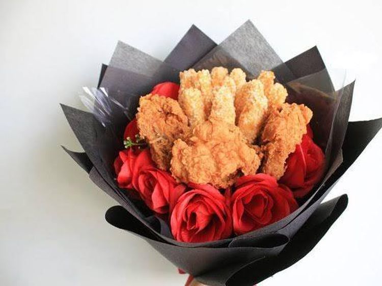 Unik dan Romantis! 10 Buket Makanan Ini Isinya Ayam Goreng hingga Sayuran