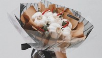 Waduh, kira-kira si pacar ngambek nggak ya kalau dikasih buket isinya bawang putih? Eits tapi kalau ia suka masak pasti akan senang nih.  Foto: instagram