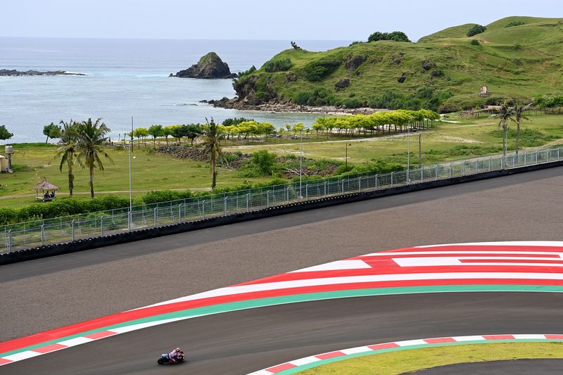 Sejumlah pebalap kembali memacu kecepatan motor mereka di Sirkuit Mandalika, Lombok Tengah, NTB. Hari ini jadi hari terakhir gelaran tes pramusim MotoGP 2022.