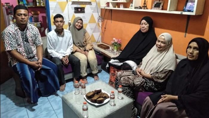 Arab saat melamar kekasihnya Clarisa.