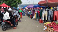 Sebelumnya, Sekda Kota Bandung Ema Sumarna mengatakan,Pemkot Bandung melarang beroperasinya pasar kaget di masa PPKM Level 3 karena berpotensi menimbulkan kerumunan. Ema meminta kesadaran kepada seluruh warga Kota Bandug, jangan sampai prokes diabaikan dan terjadi kembali lonjakan kasus COVID-19.