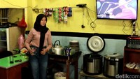 Pada saat itu, Rohani dan Winni putus komunikasi. Pada saat membuka kembali usahanya, Rohani membuka lowongan pekerjaan sebagai pelayan di wartegnya, ada beberapa karyawan masuk namun kebanyakan tidak cocok. Pada Bulan Desember, Rohani pun teringat kembali kepada mantan karyawannya, yakni Winni. Rohani pun menghubungi kembali Winni dan mengajak Winni untuk bekerja kembali. Permintaan tersebut diamini oleh Winni, karena komunikasi tersebut dilakukan di akhir tahun, Rohani meminta jika Winni bisa bergabung kembali di Bulan Januari 2022.