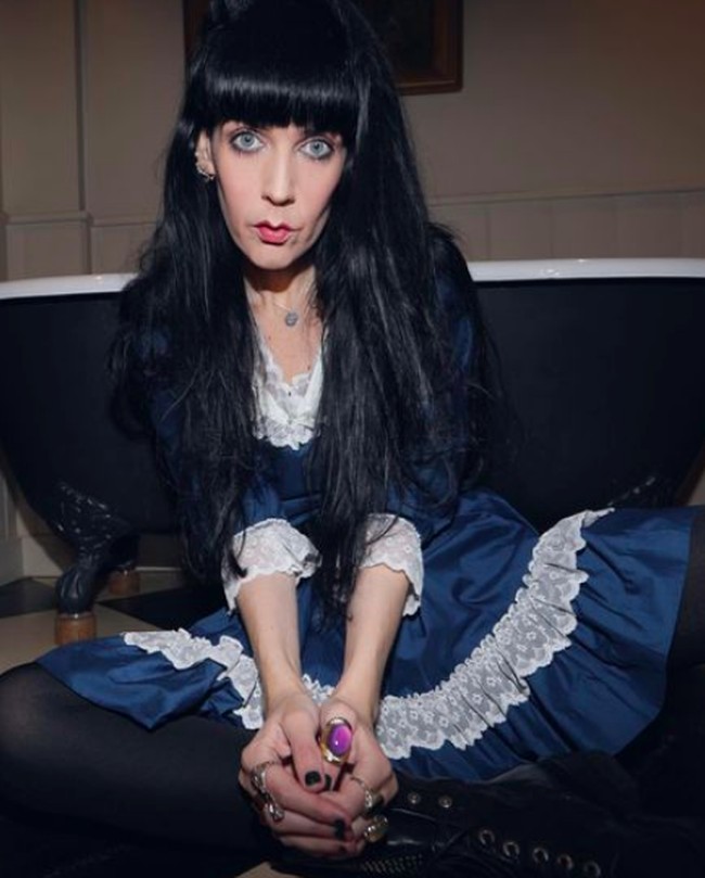 Pasangan ini berkomunikasi dengan cara yang tidak biasanya. Dia menunjukkan emosinya dengan mengirimkan sensasi panas dan dingin ke seluruh tubuhku,” jelas Brocarde. Foto: dok. Instagram/@Brocarde