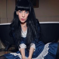 Pasangan ini berkomunikasi dengan cara yang tidak biasanya. Dia menunjukkan emosinya dengan mengirimkan sensasi panas dan dingin ke seluruh tubuhku,” jelas Brocarde. Foto: dok. Instagram/@Brocarde