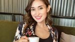 Cantiknya Karra Syam, Presenter Olahraga yang Doyan Ngopi