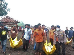 Ritual Maut di Pantai Payangan Jember Renggut 11 Nyawa