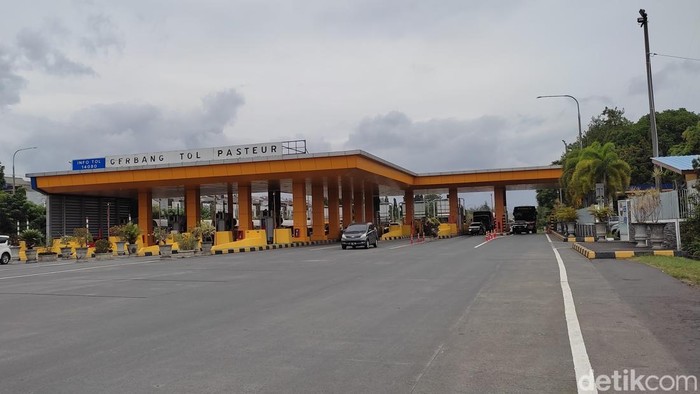 Gerbang Tol Pasteur, Kota Bandung.