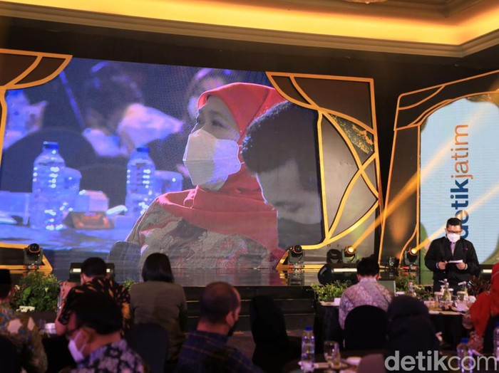 Gubernur Jatim Khofifah Indar Parawansa hadir dalam launching detikjatim. Dalam interaksi detikjatim, ia menyampaikan sederet keunggulan Jatim.