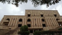 Tiga istana Saddam Hussein, yang ada di Bagdad, menjadi gedung kepresidenan dan kantor perdana menteri.