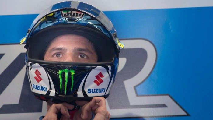 LAGOA, ALGARVE, PORTUGAL - NOVEMBER 06: Joan Mir of Spain and Team Suzuki ECSTAR prepares to start in box during the MotoGP Of Portugal - Qualifying on November 06, 2021 in Lagoa, Algarve, Faro. (Photo by Mirco Lazzari gp/Getty Images)