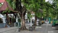 Sultan menyebut penataan terus dilakukan di Malioboro demi membuat pengunjung nyaman. Untuk meramaikan Teras I Malioboro dan Teras Malioboro II rencananya akan digelar pentas seni seminggu kali.