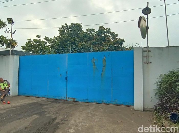 Kondisi terkini lokasi kebakaran pabrik plastik di Pati, Minggu (13/2/2022).