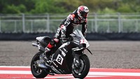 Salah satu pebalap yang tampak menjajal Sirkuit Mandalika di hari terakhir tes pramusim MotoGP 2022 adalah pebalap Aprilia Racing Maverick Vinales. 