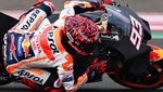 Lihat Lagi Saat Warga Naik Bukit Demi Nonton Tes MotoGP Mandalika
