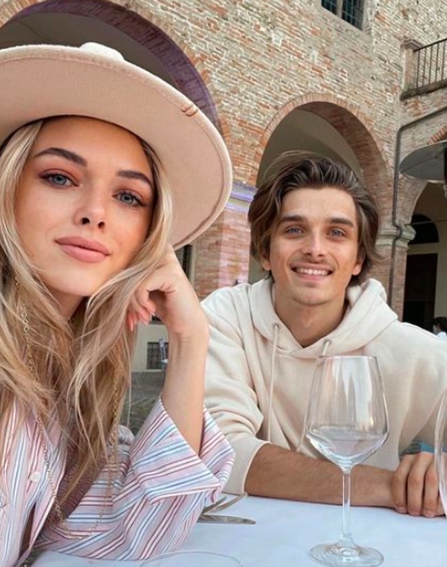 Marta Vincenzi adalah model dan influencer di Instagram yang berusia 25 tahun. Dia merupakan kekasih dari pembalap Luca Marini yang jadi tercepat di tes MotoGP Mandalika hari kedua, Sabtu (12/2/2022). Foto: dok. Instagram