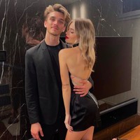 Sementara ini momen Marta dan adik Valentino Rossi itu saat merayakan Tahun Baru 2022. Keduanya tampak ‘bucin’. Foto: dok. Instagram