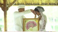 Aldico Sapardan menikahi Melanie Putria dengan mahar uang tunai Rp 12.022.022 dan logam mulia 12,2 gram. Foto: dok. Channel YouTube Melanie Putria