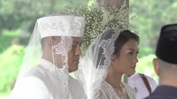 Melanie Putria menggelar pernikahan dengan Aldico Sapardan di Taman Ujung, Karangasem, Bali pada 12 Februari 2022 pukul 16.00 WITA. Foto: dok. Channel YouTube Melanie Putria