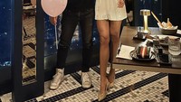 Momen pernikahan Melanie Putria dan Aldico Sapardan disiarkan langsung di akun YouTube Fit with MeL - by Melanie Putria. Intip lagi momen romantis keduanya saat makan malam. Foto: Instagram @melanieputria