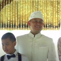 Kebahagiaan Melanie Putria semakin lengkap karena kehadiran putra satu-satunya dari pernikahan sebelumnya dengan mantan suami Angga Puradiredja, Sheemar Rahman Purwadireja. Foto: YouTube Fit with MeL - by Melanie Putria