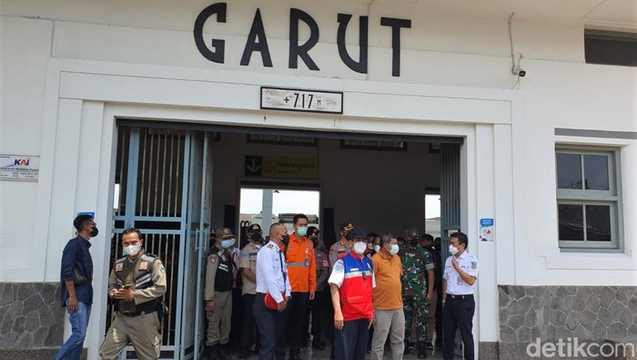 Jalur rel kereta api Cibatu-Garut mulai diujicoba oleh pemerintah. Jalur KA itu diharapkan dapat beroperasi secara komersial saat Hari Jadi Garut ke-209.