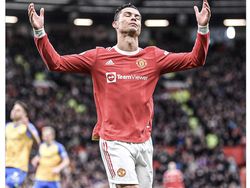 Meme MU Sering Sedekah Poin dan Gampang Kebobolan