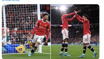 Jadon Sancho yang mencetak gol semalam mencoba menghibur para fans. Kecewa hanya meraih satu poin, mari terus berjuang, kami harus tetap positif, perjuangan belum berakhir, cuitnya. Foto: Twitter