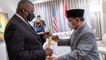 Hadiah Prabowo untuk Sosok-sosok Spesial: Lukisan, Keris, hingga Pistol