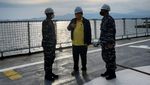 Momen Airlangga Hartarto Tinjau KRI Teluk Palu-523 di Lampung