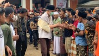 Ganjar dengan sabar mendengar cerita-cerita dan tuntutan warga itu. Ia pun berjanji, Ada tiga hal yang akan dikerjakan setelah pertemuan ini, pertama melakukan evaluasi teknis, kedua metode pendekatan dan ketiga terkait apa yang selama ini menjadi polemik, apakah yang pro atau kontra.