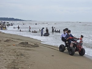 10 Pantai Anyer dan Pantai Lainnya yang Berpasir Halus dan Bisa Main Air