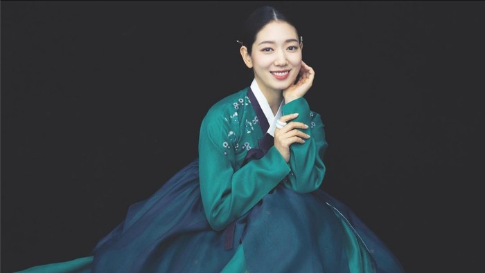 Park Shin Hye pakai Hanbok.