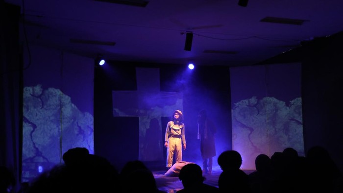 Pertunjukan teater dari mahasiswa UIN Bandung.