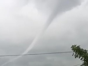 Pusaran Awan Puting Beliung Muncul di Tulungagung