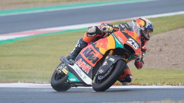 VALENCIA, SPAIN - NOVEMBER 11: Raul Fernandez of Spain and Red Bull KTM Ajo rounds the bend during the MotoGP of Comunitat Valenciana: Previews at Ricardo Tormo Circuit on November 11, 2021 in Valencia, Spain. (Photo by Mirco Lazzari gp/Getty Images)