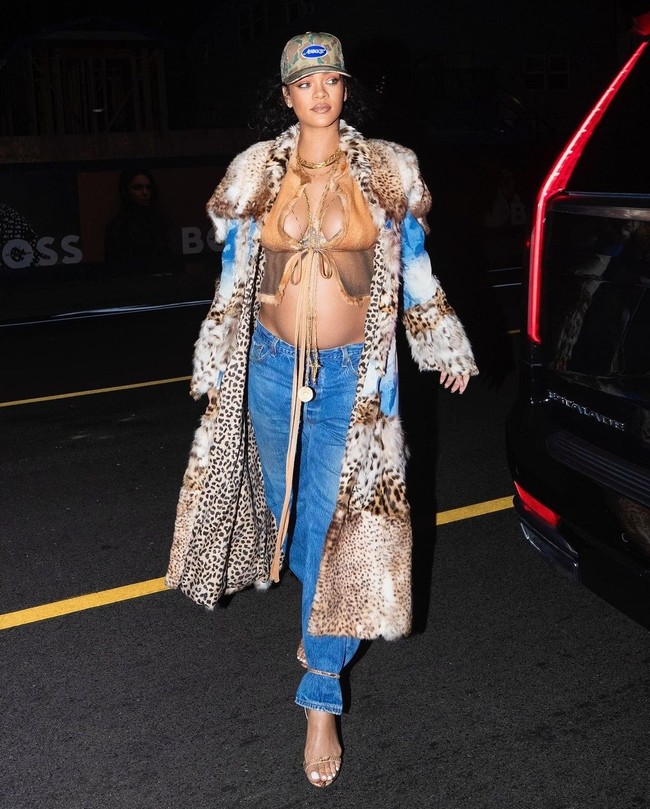 Seperti dikutip dari E!News, Rihanna melahirkan bayi laki-laki pada 13 Mei 2022 di Los Angeles, Amerika Serikat.  Foto: Instagram/@badgalriri