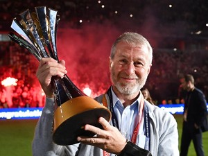 19 Musim, 13 Pelatih, Lengkap Sudah Trofi Chelsea Bersama Abramovich