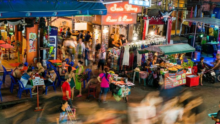 Kawasan Khaosan road, salah satu kawasan street food primadona traveler.