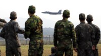 Korea Selatan memiliki jet tempur F-15K sebanyak 59 unit dan F-16C sebanyak 118 unit. Jet ini pernah dipakai untuk memantau pesawat yang memasuki wilayah udara mereka. Seperti dilansir DW, kawasan udara Korsel itu pernah dimasuki pesawat Rusia dan China. AP Photo/Lee Jin-man.
